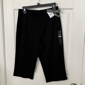 Hasting & Smith Women's Classic Black Capris